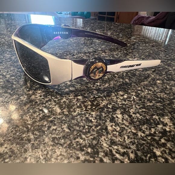 Bakugan themed sunglasses childrenThey have small scuff & Oakley look alike pair - Picture 5 of 12